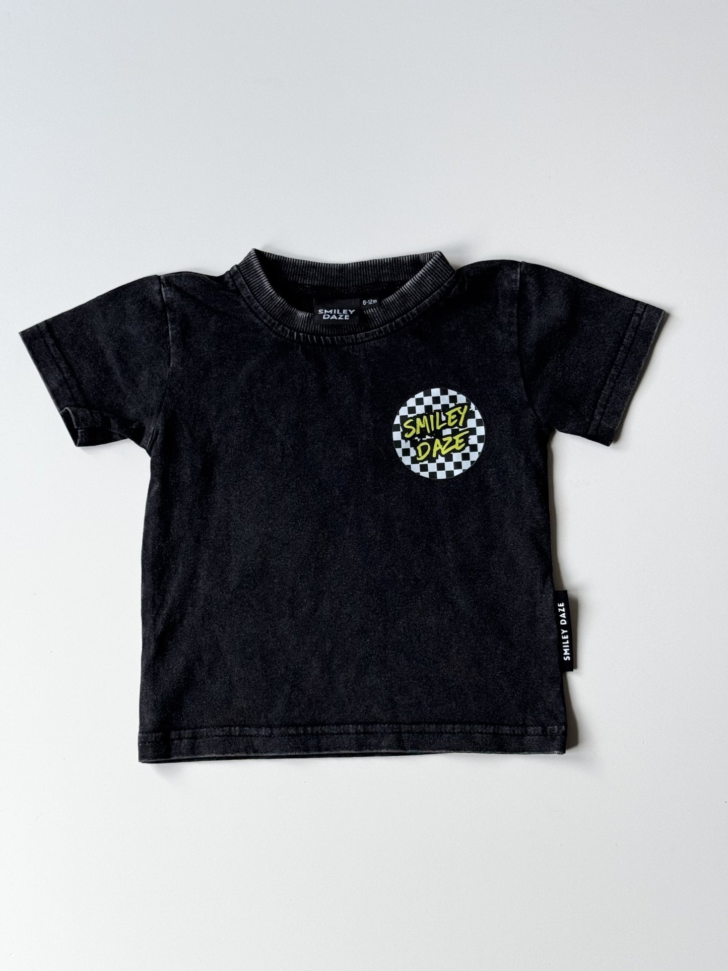 FOREVER YOUNG • GRAPHIC TEE