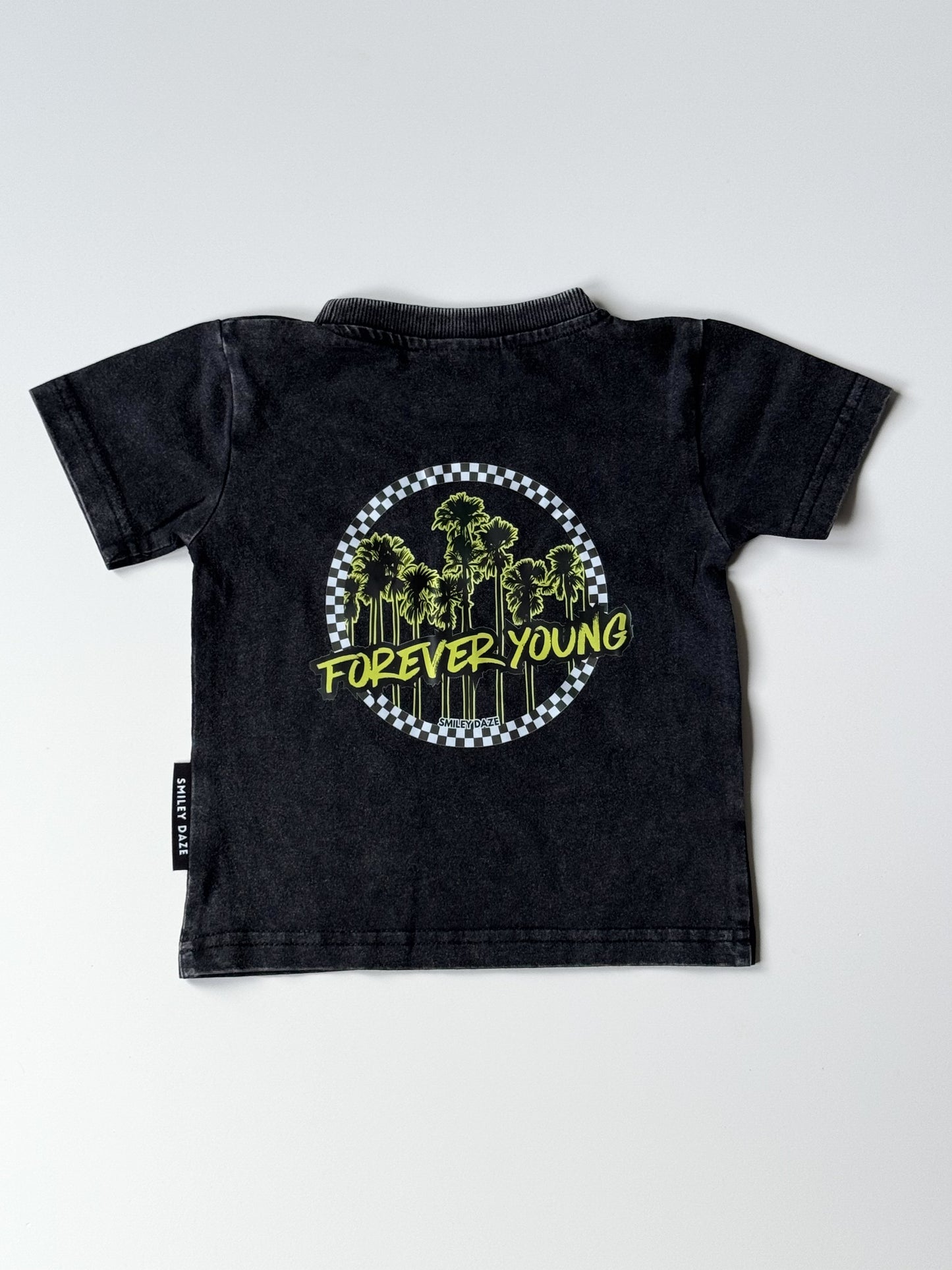 FOREVER YOUNG • GRAPHIC TEE