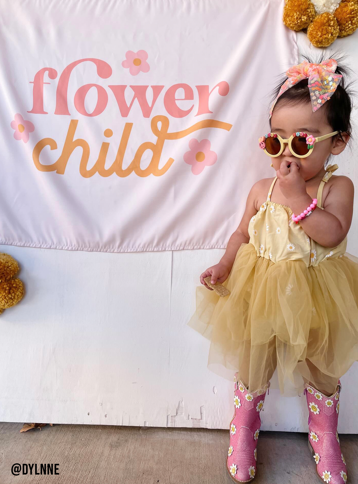 FLOWER CHILD BANNER | WALL DECOR